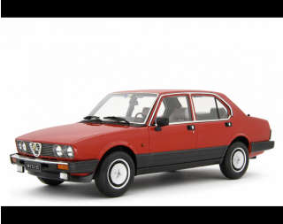 Alfetta 2.0i Quadrifoglio Oro E.E. 1983-84 Rosso alfa Laudoracing 1:18 Resinemodell (Türen, Motorhaube... nicht zu öffnen!)